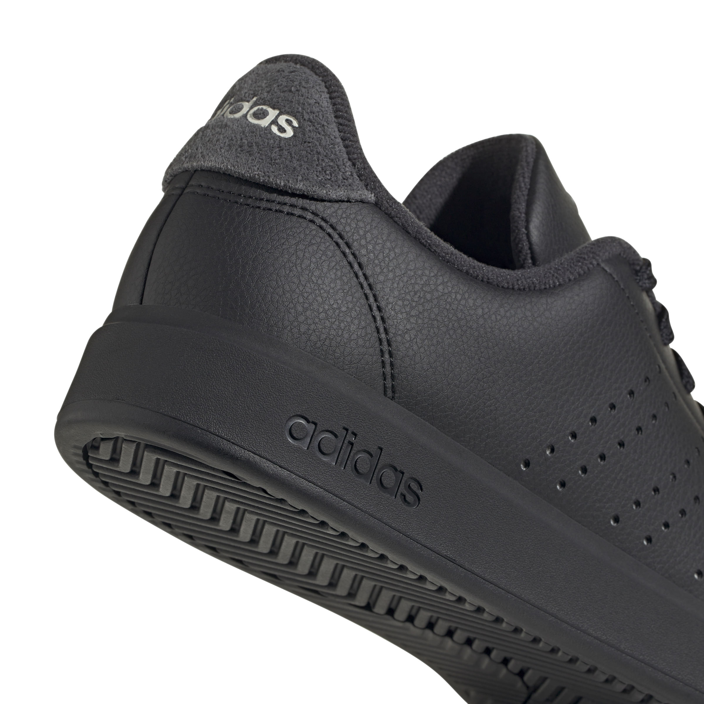 IG9173_8_FOOTWEAR_Photography_Detail View 1_white